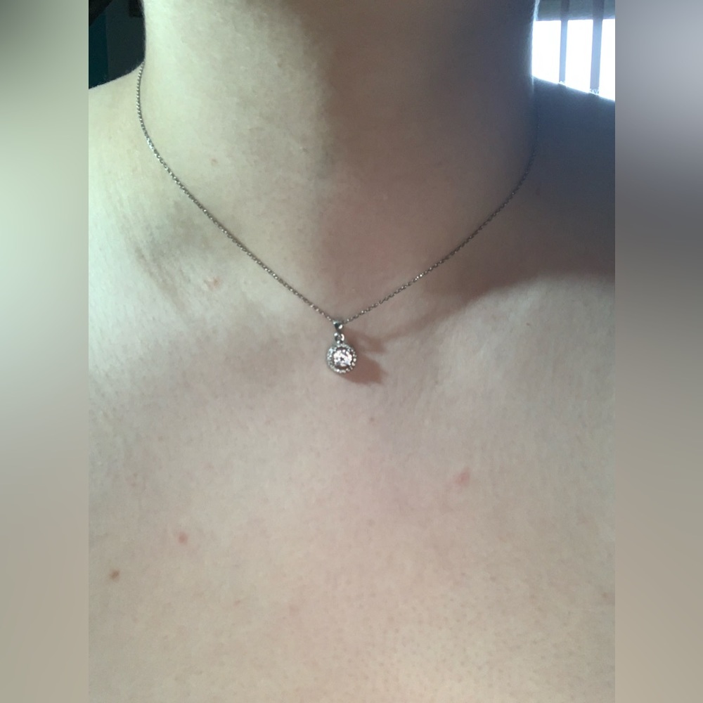 ๐HOST PICK ๐๐ฅน CIRCLE FAKE DIAMOND THIN CHAIN NECKLACE ๐โ๏ธ - Picture 9 of 12